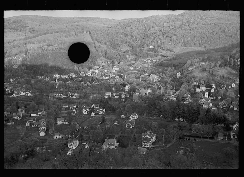 [Untitled photo, possibly related to: Woodstock, Vermont]. Sourced from the Library of Congress.