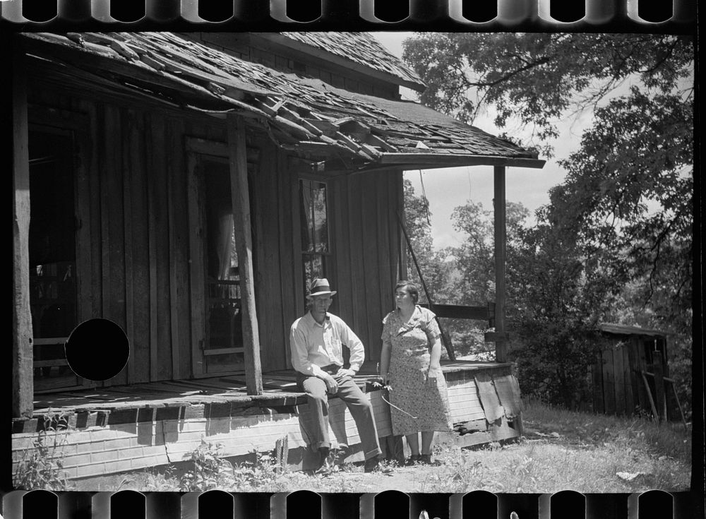 [Untitled photo, possibly related to: Former home of a Wabash Farms settler, (Liston Barnes) Martin County, Indiana].…
