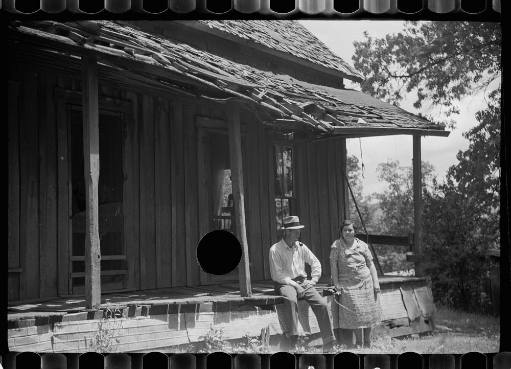 [Untitled photo, possibly related to: Former home of a Wabash Farms settler, (Liston Barnes) Martin County, Indiana].…