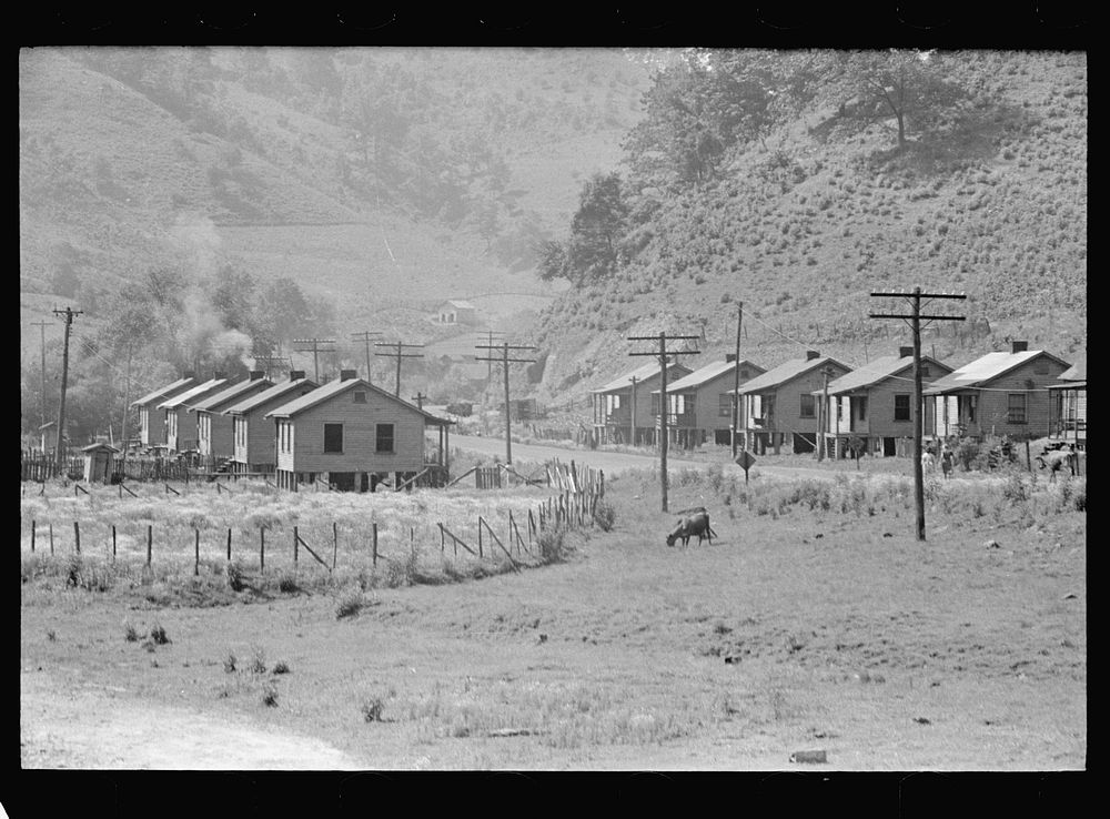 Company houses, Floyd County, Kentucky. Sourced from the Library of Congress.