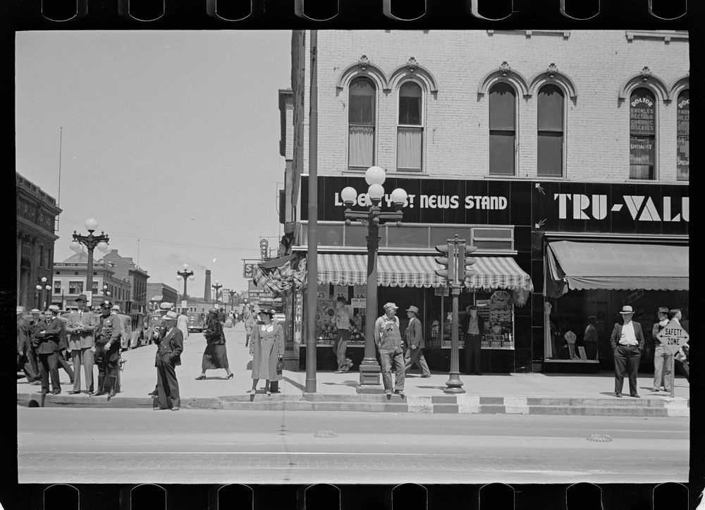 [Untitled photo, possibly related to: Sign across main street, Peoria, Illinois]. Sourced from the Library of Congress.