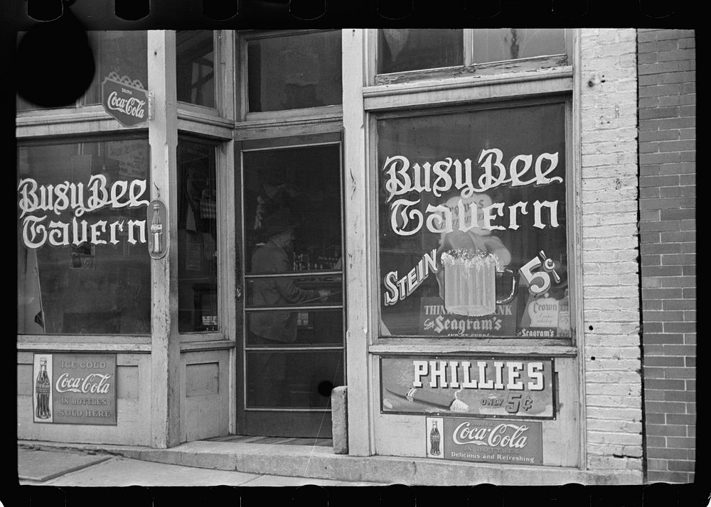 Beer tavern, Peoria, Illinois. Sourced from the Library of Congress.