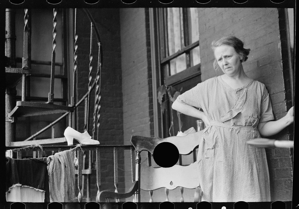 [Untitled photo, possibly related to: Wife of steelworker, Pittsburgh, Pennsylvania]. Sourced from the Library of Congress.