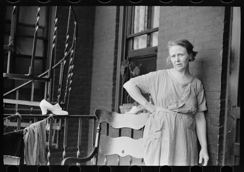 Wife of steelworker, Pittsburgh, Pennsylvania. Sourced from the Library of Congress.