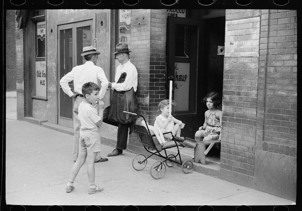 Children playing on the street, Aliquippa, Pennsylvania. Sourced from the Library of Congress.