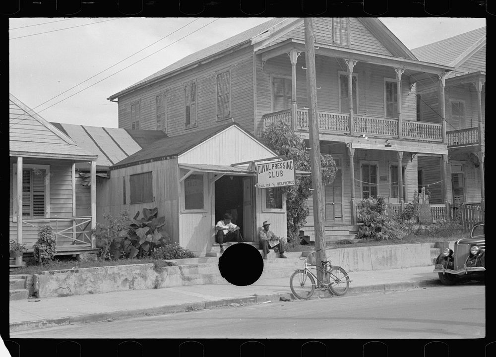 [Untitled photo, possibly related to: Duval Street, Key West, Florida]. Sourced from the Library of Congress.
