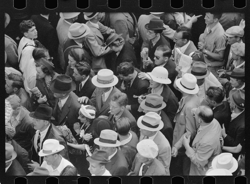 Crowds at races, Indianapolis, Indiana. Sourced from the Library of Congress.