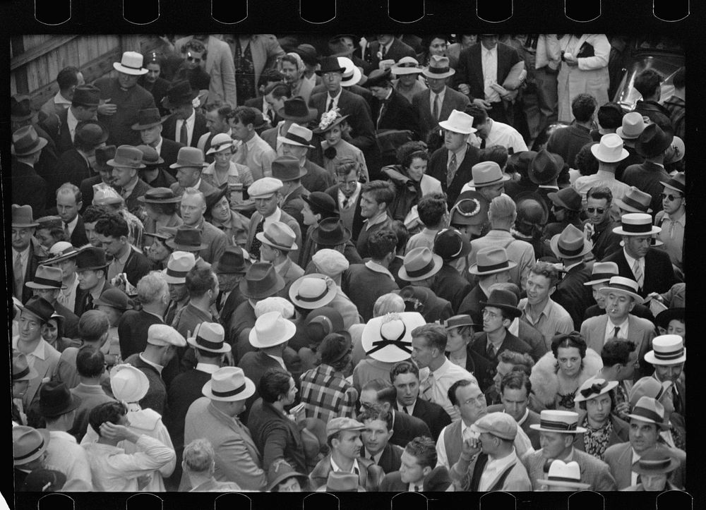 Crowds at races, Indianapolis, Indiana. Sourced from the Library of Congress.
