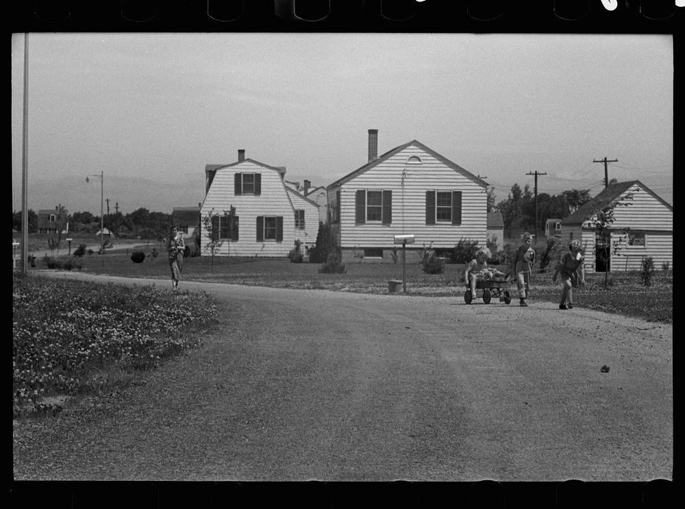 [Untitled photo, possibly related to: House at Decatur Homesteads, Indiana]. Sourced from the Library of Congress.