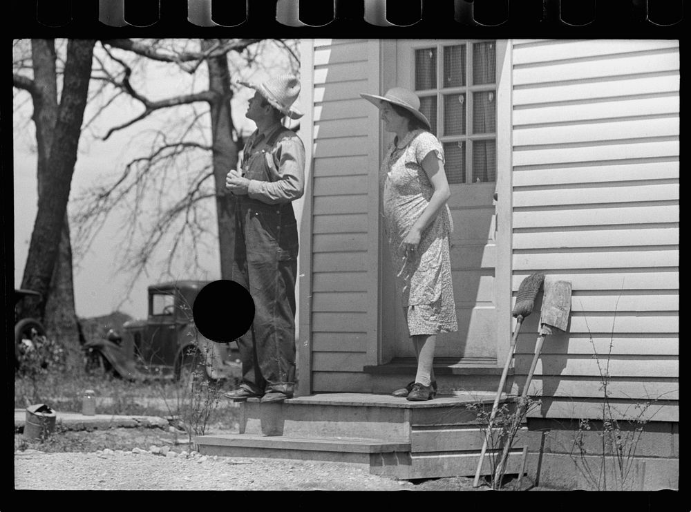 [Untitled photo, possibly related to: Homesteaders with family, Scioto Farms, Ohio]. Sourced from the Library of Congress.
