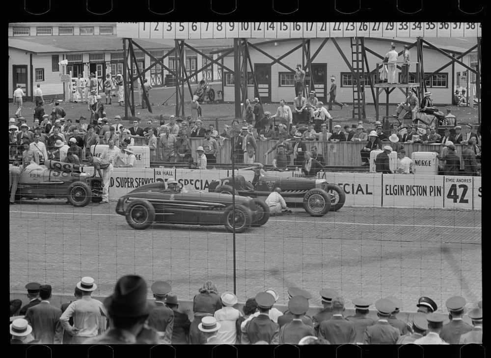 [Untitled photo, possibly related to: Automobile races, Indianapolis, Indiana]. Sourced from the Library of Congress.