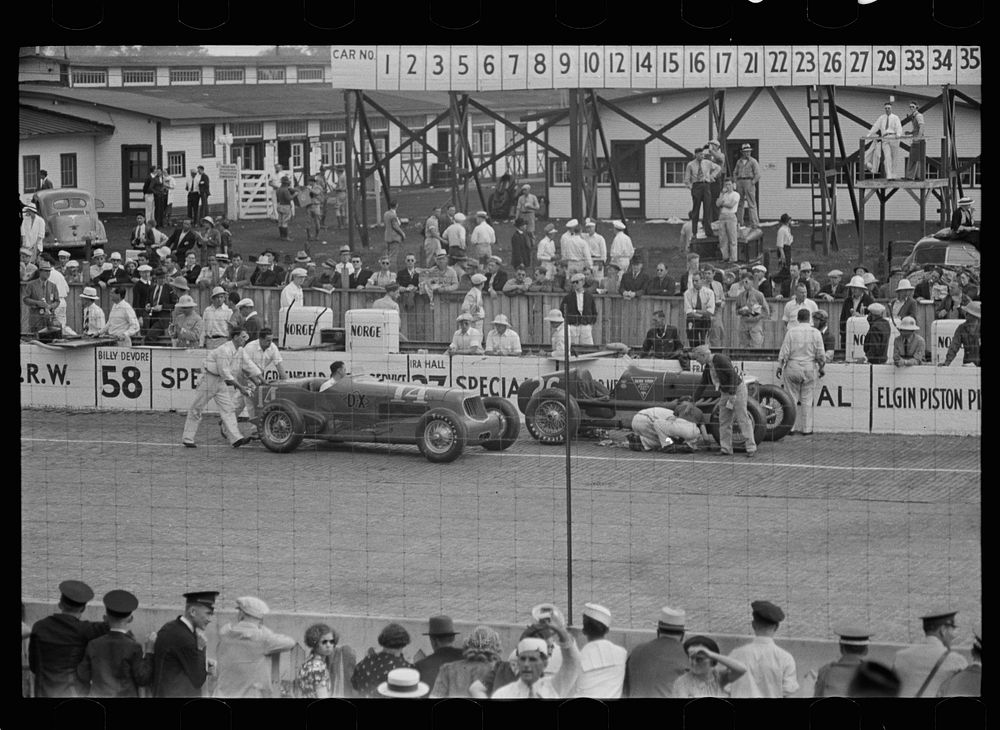 Automobile races, Indianapolis, Indiana. Sourced from the Library of Congress.