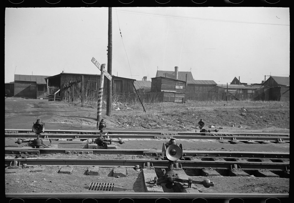 Railroad tracks, St. Louis, Missouri. Sourced from the Library of Congress.