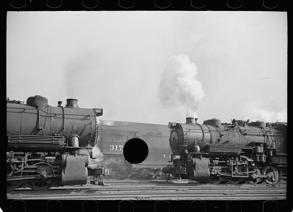 [Untitled photo, possibly related to: Switch engine, Saint Louis, Missouri]. Sourced from the Library of Congress.