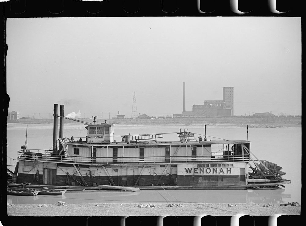 Mississippi River steamboat, Saint Louis, Missouri. Sourced from the Library of Congress.