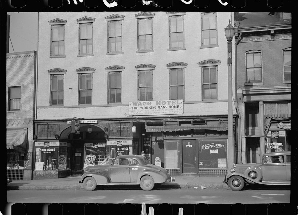 Downtown street, Saint Louis, Missouri. Sourced from the Library of Congress.