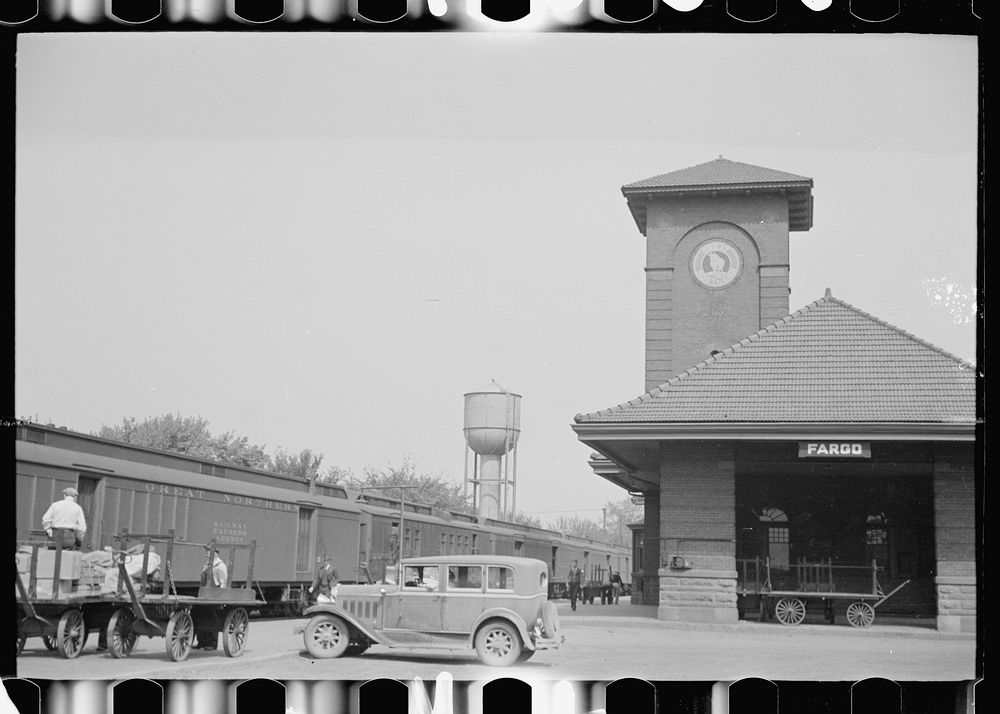 [Untitled photo, possibly related to: Railroad station, Fargo, North Dakota]. Sourced from the Library of Congress.