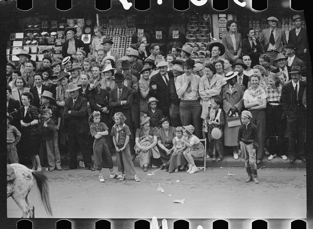 Spectators at Go Western parade, Billings, Montana. Sourced from the Library of Congress.
