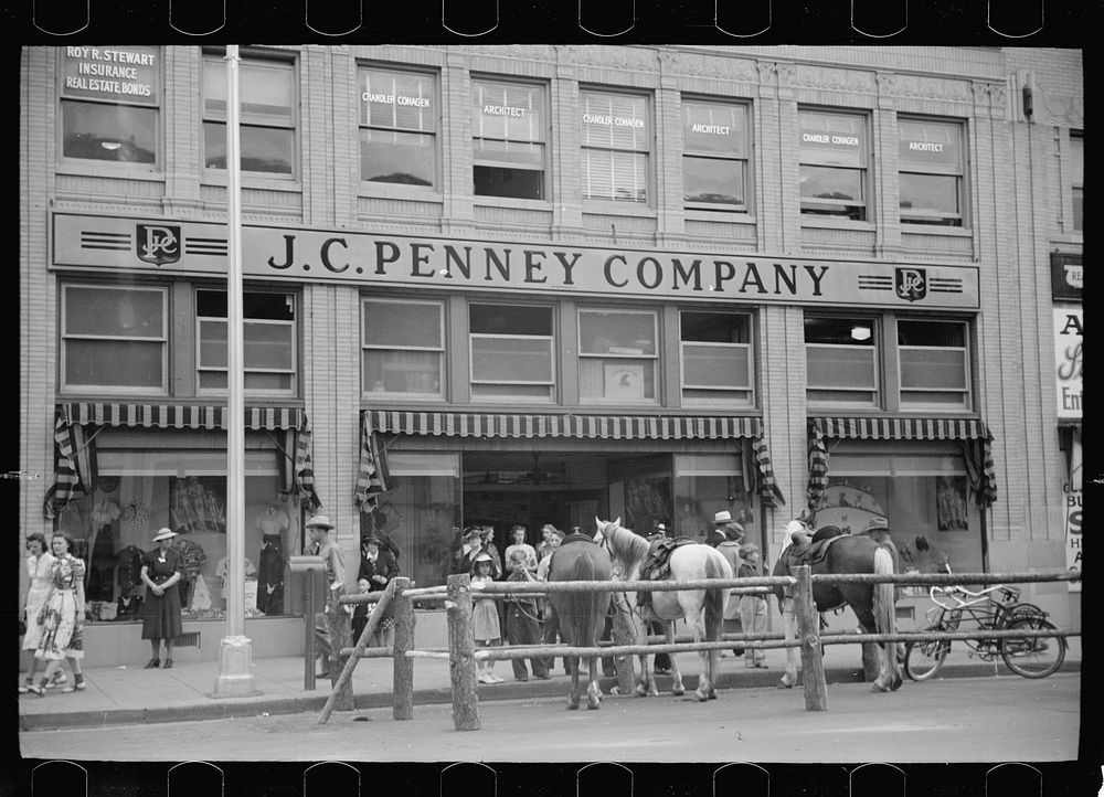 [Untitled photo, possibly related to: Street corner, Billings, Montana]. Sourced from the Library of Congress.