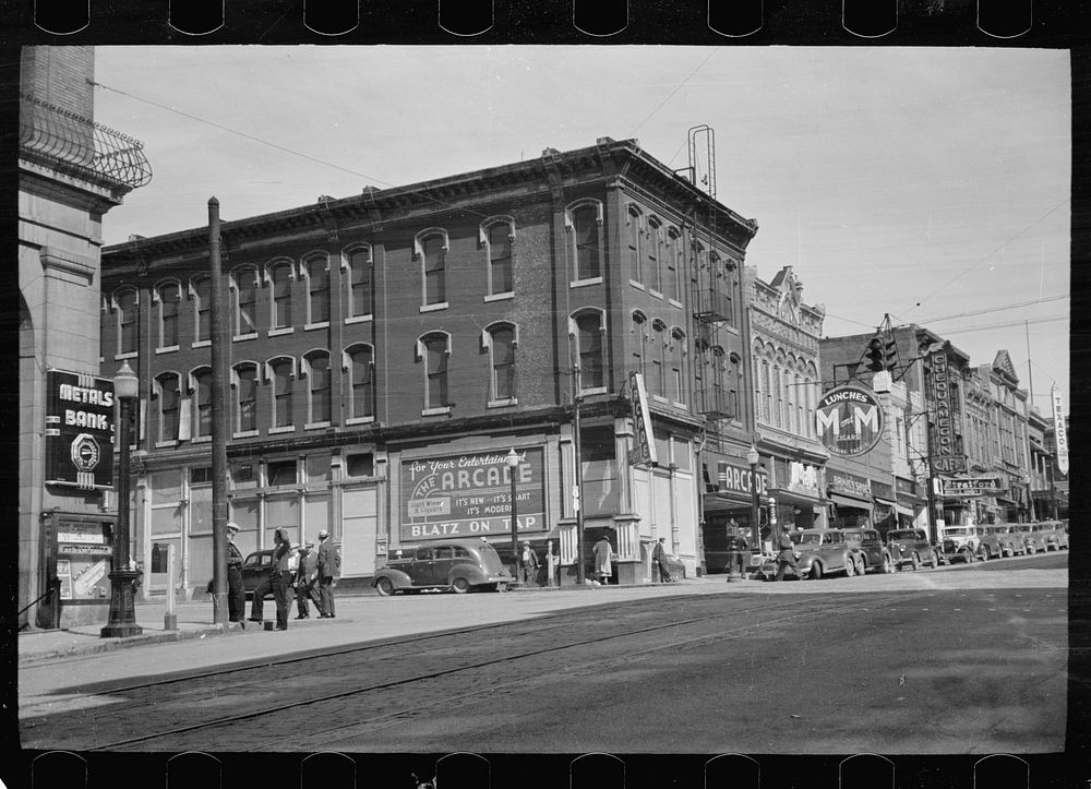Montana [i.e., Main] and Park Streets, Butte, Montana. Sourced from the Library of Congress.