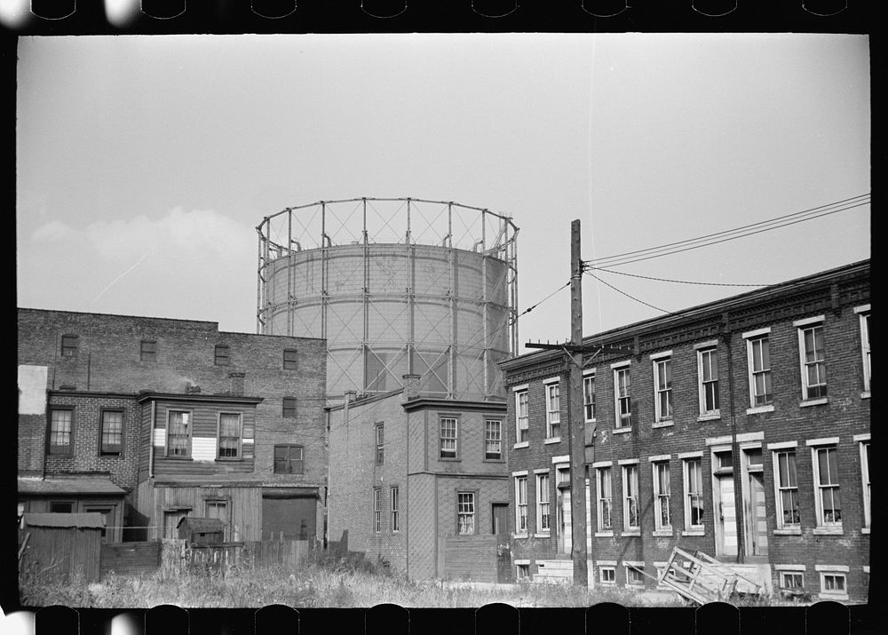 Homes near the gas works, Camden, New Jersey. Sourced from the Library of Congress.