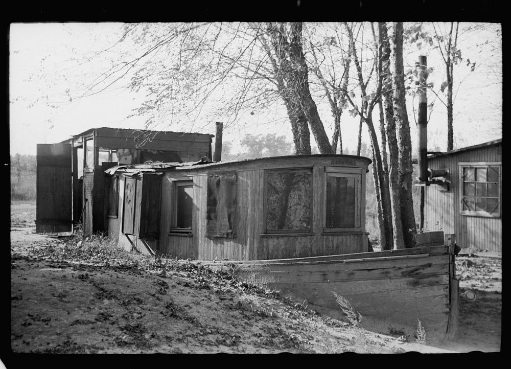 Fishing boat used as home for mill workers, Millville, New Jersey. Sourced from the Library of Congress.