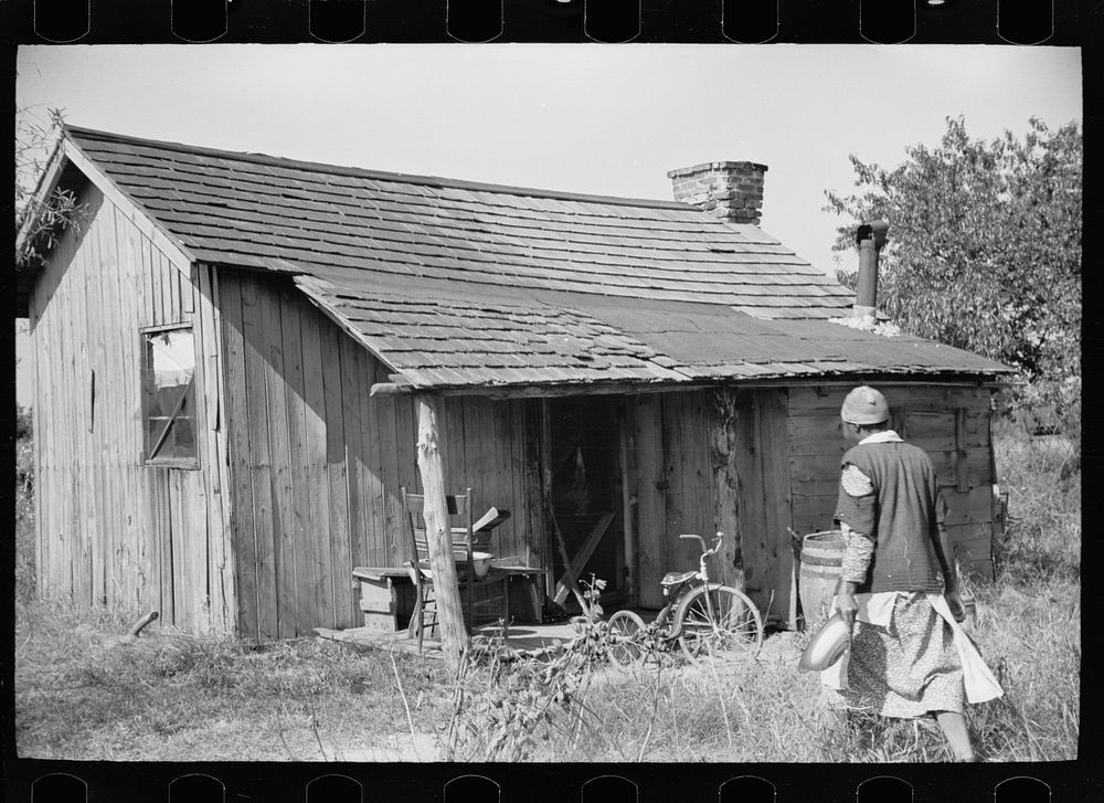 Farm laborer's house, "Eighty Acres," Glassboro, New Jersey. Sourced from the Library of Congress.