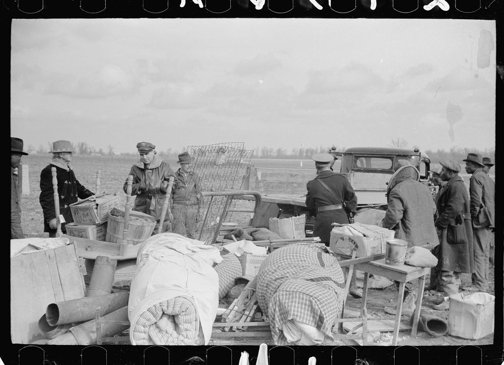[Untitled photo, possibly related to: State highway officials moving sharecroppers away from roadside to area between the…