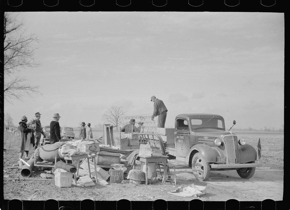 [Untitled photo, possibly related to: State highway officials moving sharecroppers away from roadside to area between the…