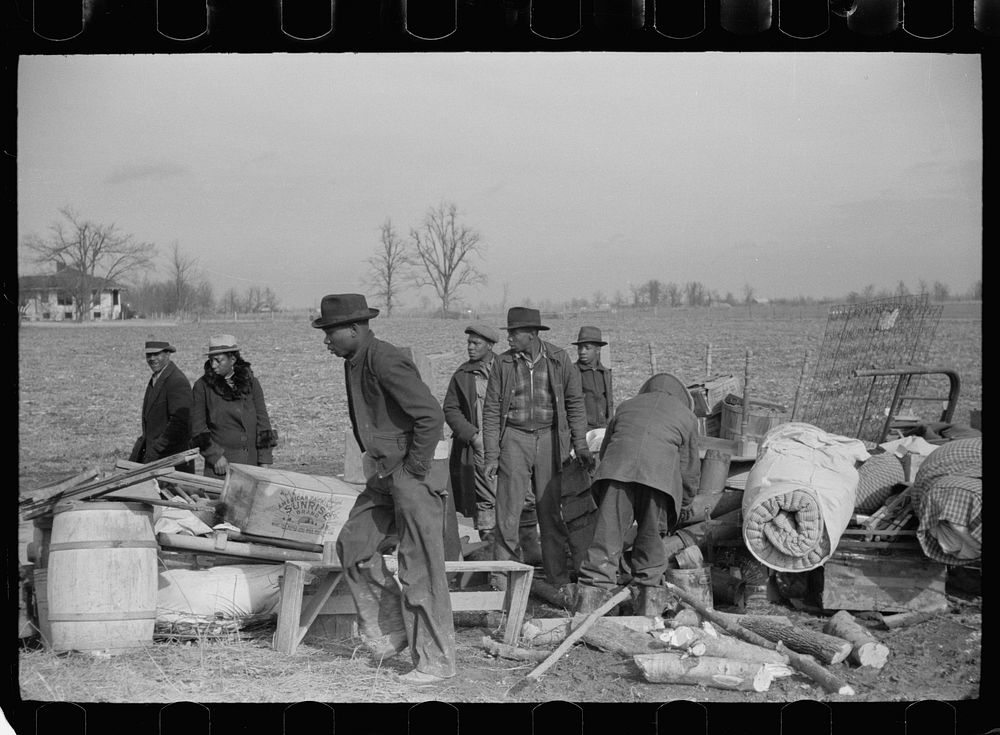 Sharecroppers being moved from roadside to area between the levee and the Mississippi River, New Madrid County, Missouri.…