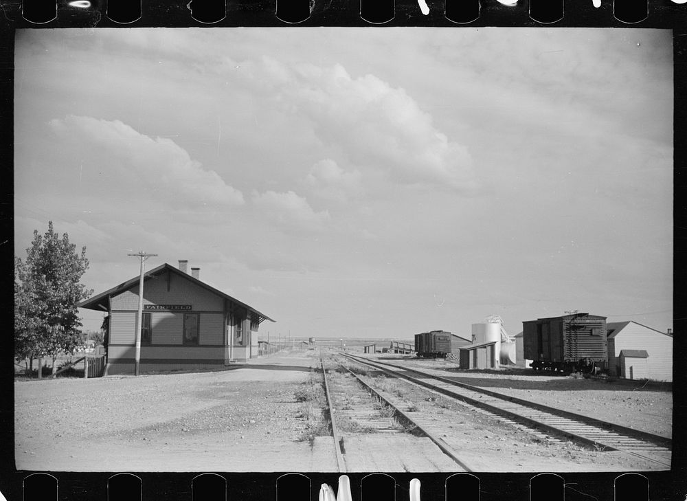Railroad station, Fairfield, Montana. Sourced from the Library of Congress.