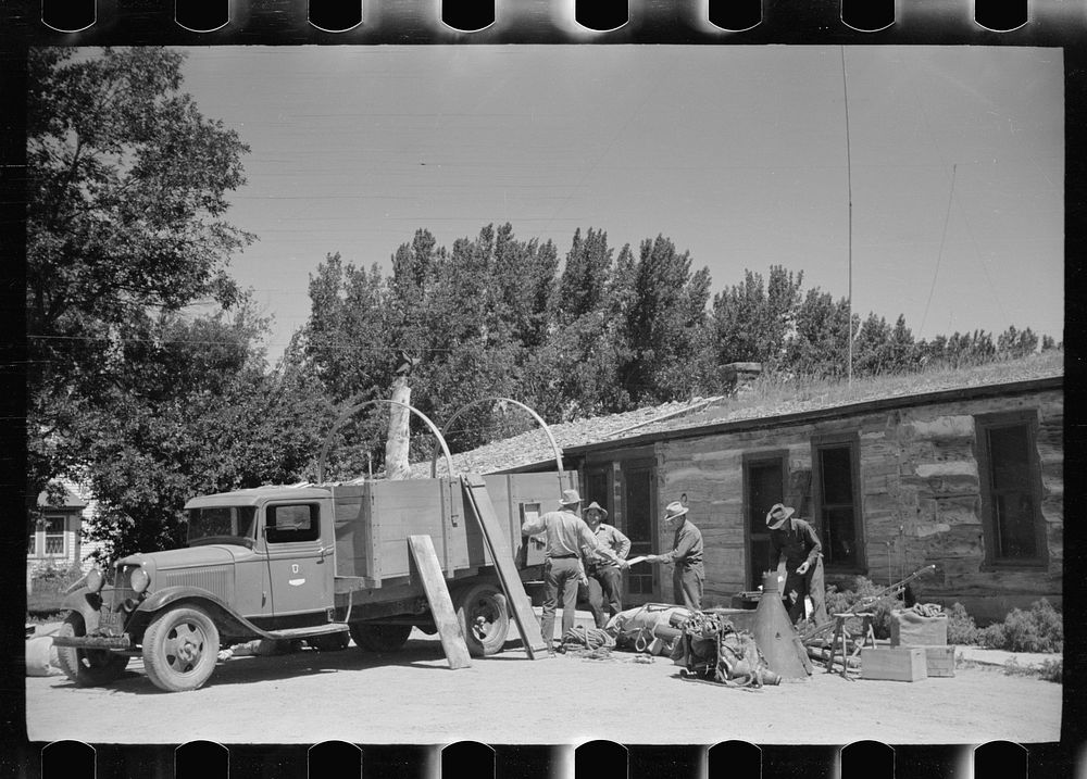 Loading the roundup trucks, Quarter Circle U Ranch, Big Horn County, Montana. Sourced from the Library of Congress.