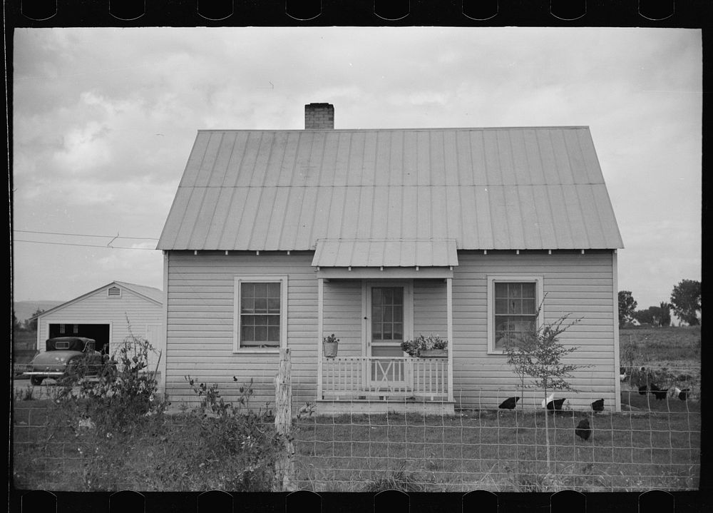 Labor unit home and buildings, Western Slope Farms, Colorado. Sourced from the Library of Congress.