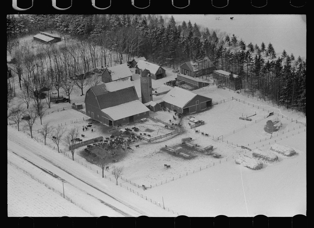 Air view, farm, Grundy County, Iowa. Sourced from the Library of Congress.