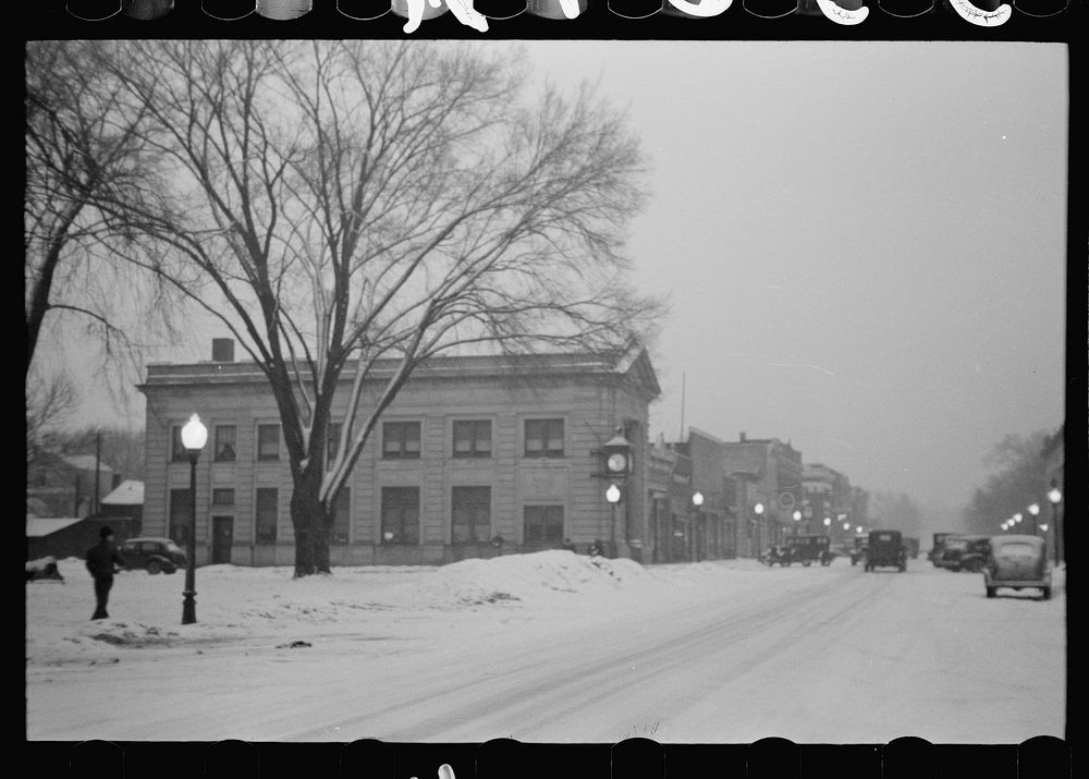 [Untitled photo, possibly related to: Snowstorm, Marengo, Iowa]. Sourced from the Library of Congress.