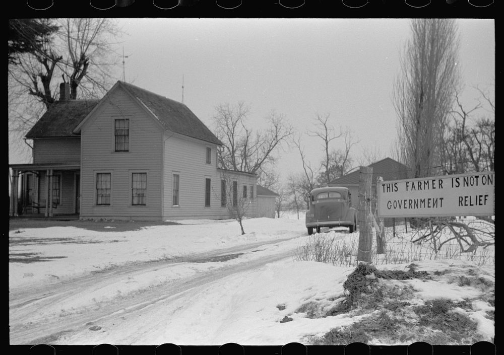 [Untitled photo, possibly related to: Farm near Rock Island, Illinois]. Sourced from the Library of Congress.