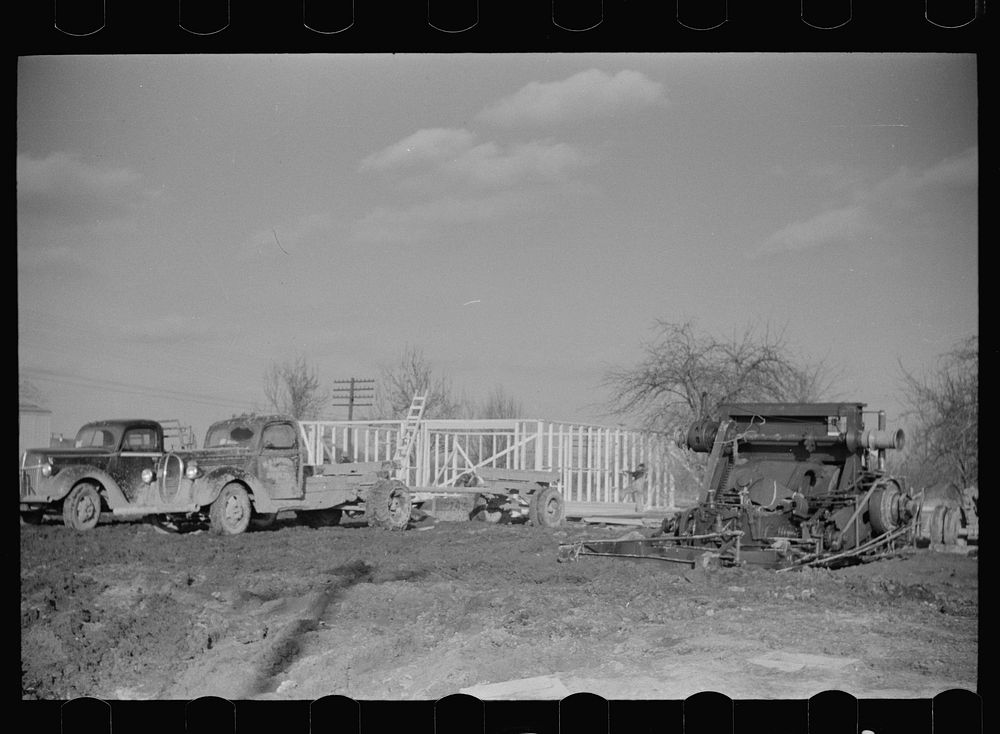 [Untitled photo, possibly related to: Cafe in oil field, Marion County, Illinois]. Sourced from the Library of Congress.