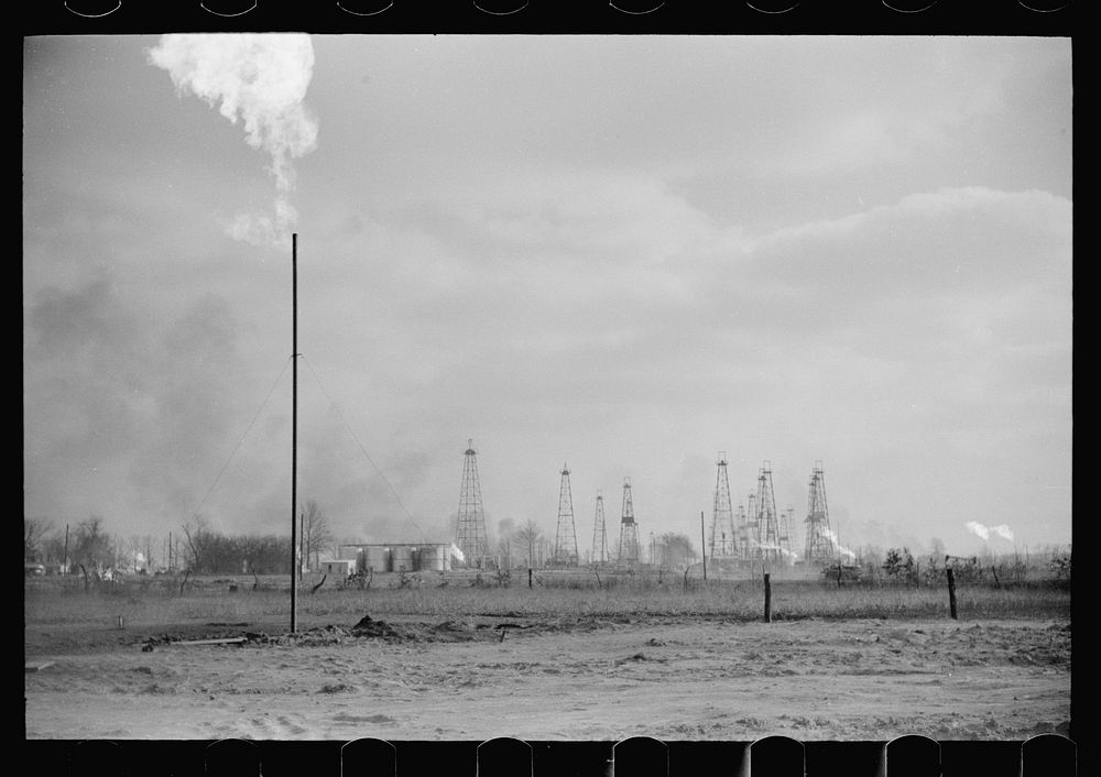 Oil field, Marion County, Illinois. Sourced from the Library of Congress.