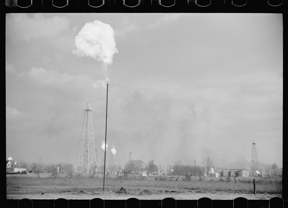 Oil field, Marion County, Illinois. Sourced from the Library of Congress.