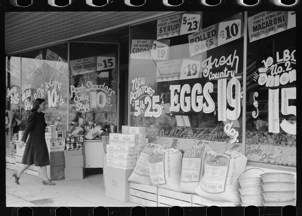 Grocery store, Salem, Illinois. Sourced from the Library of Congress.