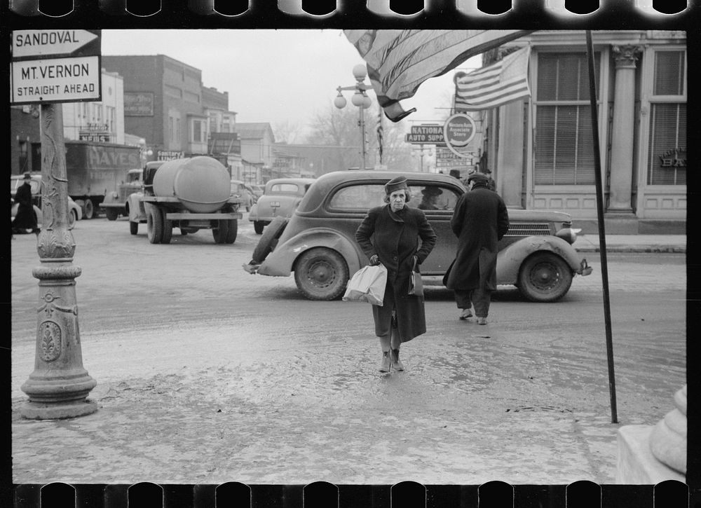Salem, Illinois. Woman shopper. Sourced from the Library of Congress.