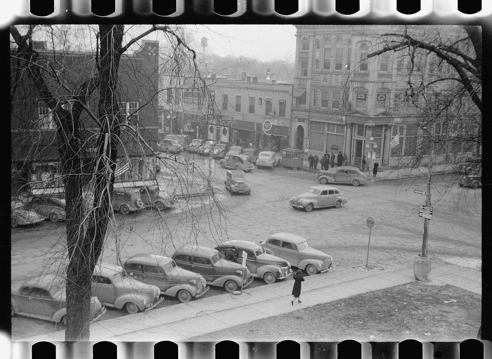 [Untitled photo, possibly related to: Main street, Salem, Illinois]. Sourced from the Library of Congress.