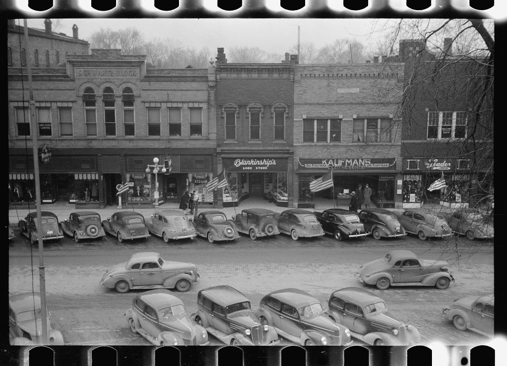 Main street, Salem, Illinois. Sourced from the Library of Congress.