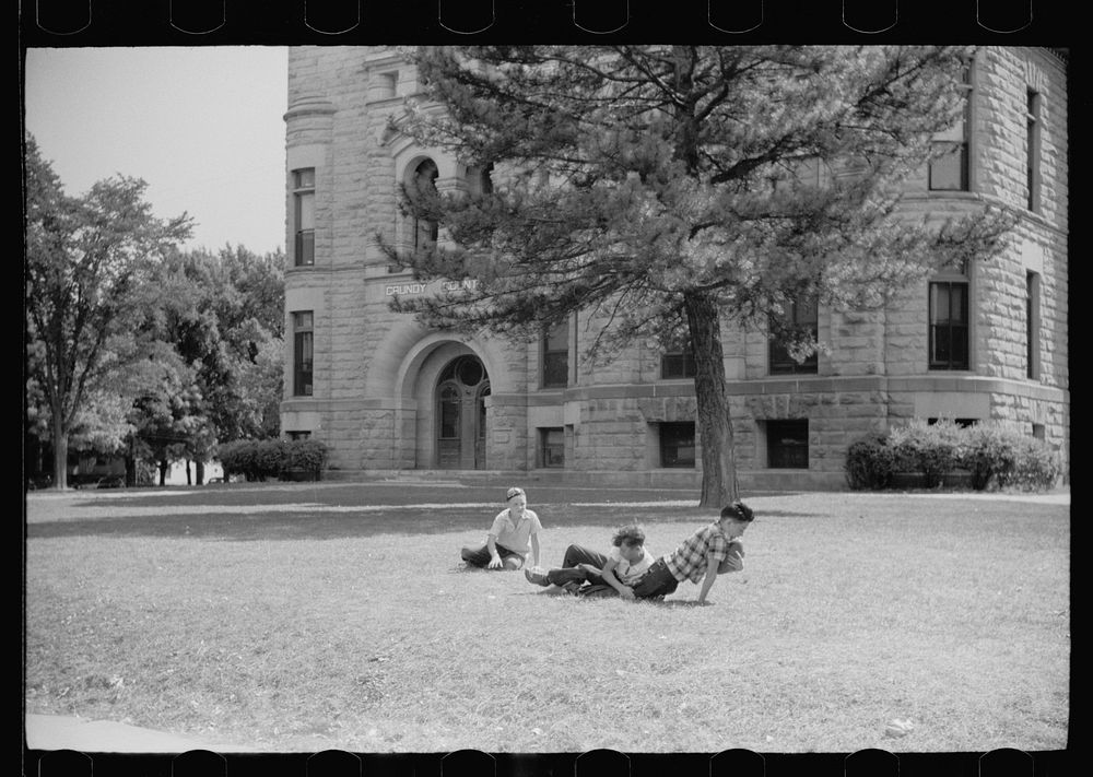 Boys playing on courthouse lawn, Grundy Center, Iowa. Sourced from the Library of Congress.