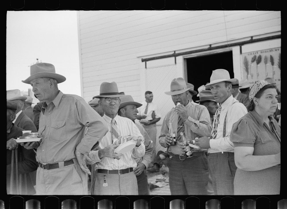 Farmers eating lunch, U.S. Dry Land Experiment Station, Akron, Colorado. Sourced from the Library of Congress.