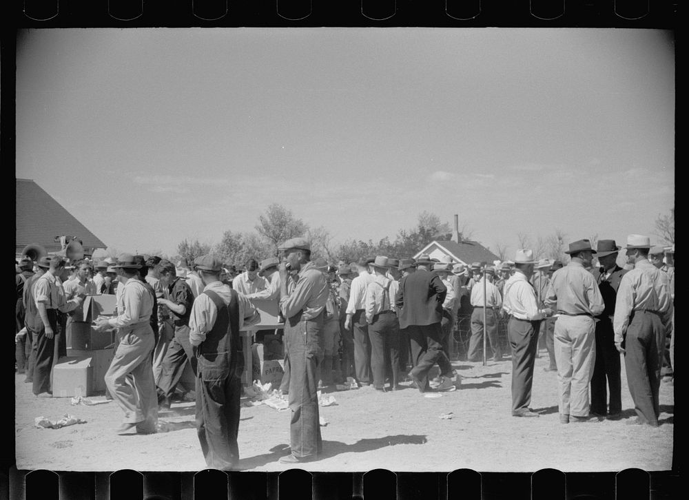 Free lunch at farmers field day, U.S. Dry Land Experiment Station, Akron, Colorado. Sourced from the Library of Congress.