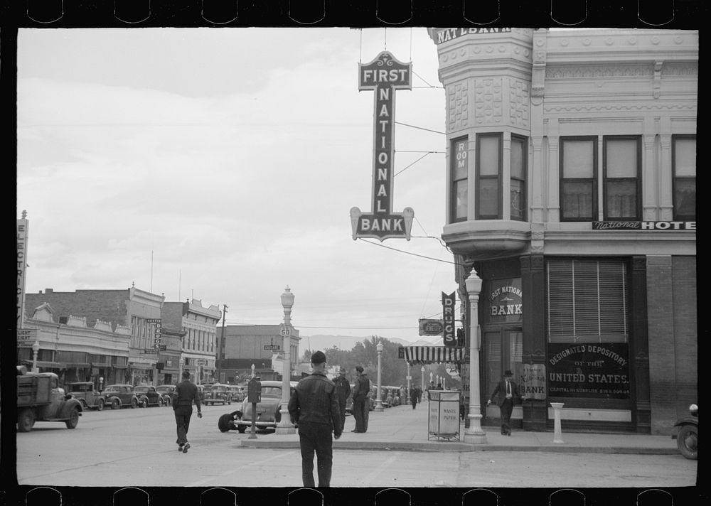 [Untitled photo, possibly related to: Main street, Montrose, Colorado]. Sourced from the Library of Congress.