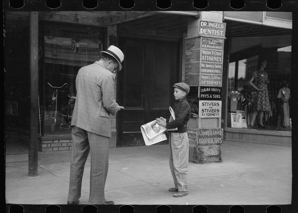Newsboy on main street, Montrose, Colorado. Sourced from the Library of Congress.