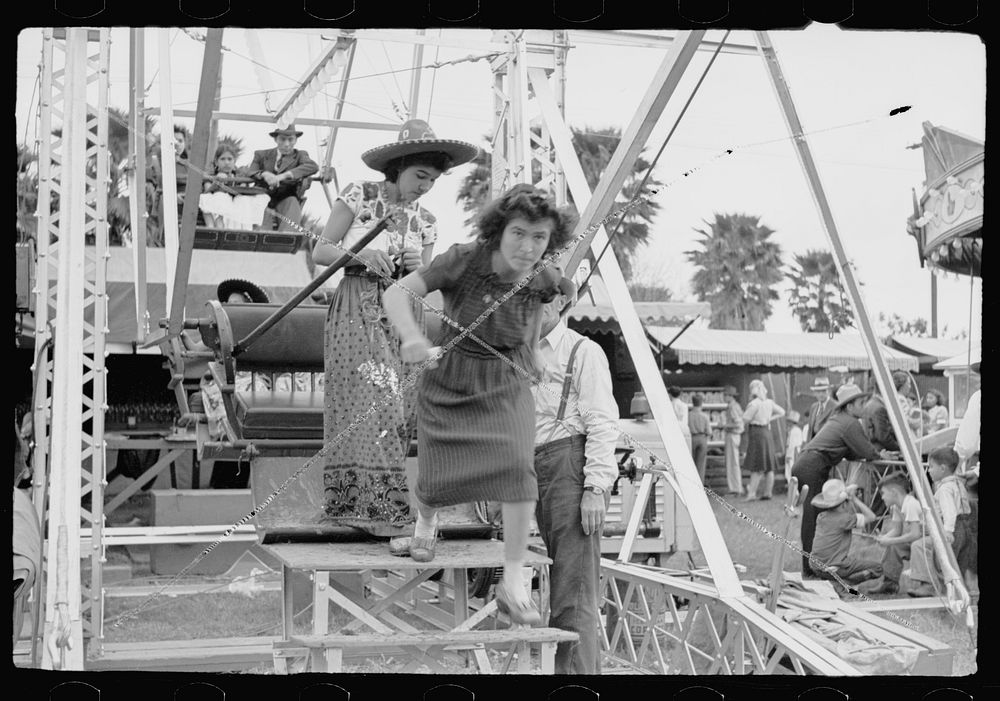[Untitled photo, possibly related to: Ferris wheel ride, carnival, Brownsville, Texas]. Sourced from the Library of Congress.