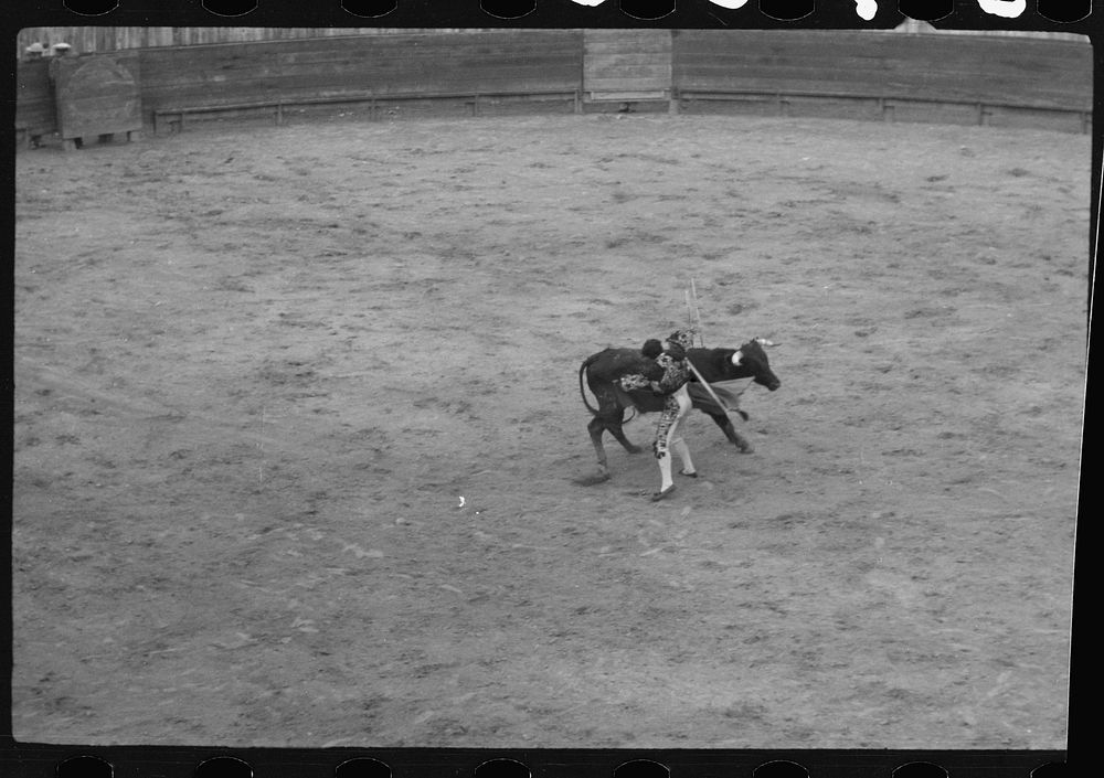 [Untitled photo, possibly related to: Capework, bullfight, Matamoros, Mexico]. Sourced from the Library of Congress.